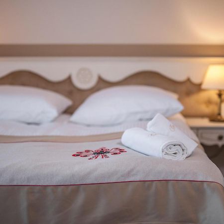 Hotel Carlina Bialka Tatrzanska Buitenkant foto